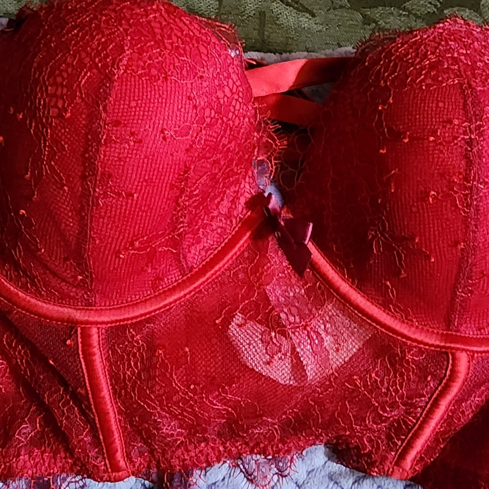 Vs bra red lace demi lightly padding   wide band size 36c nwt